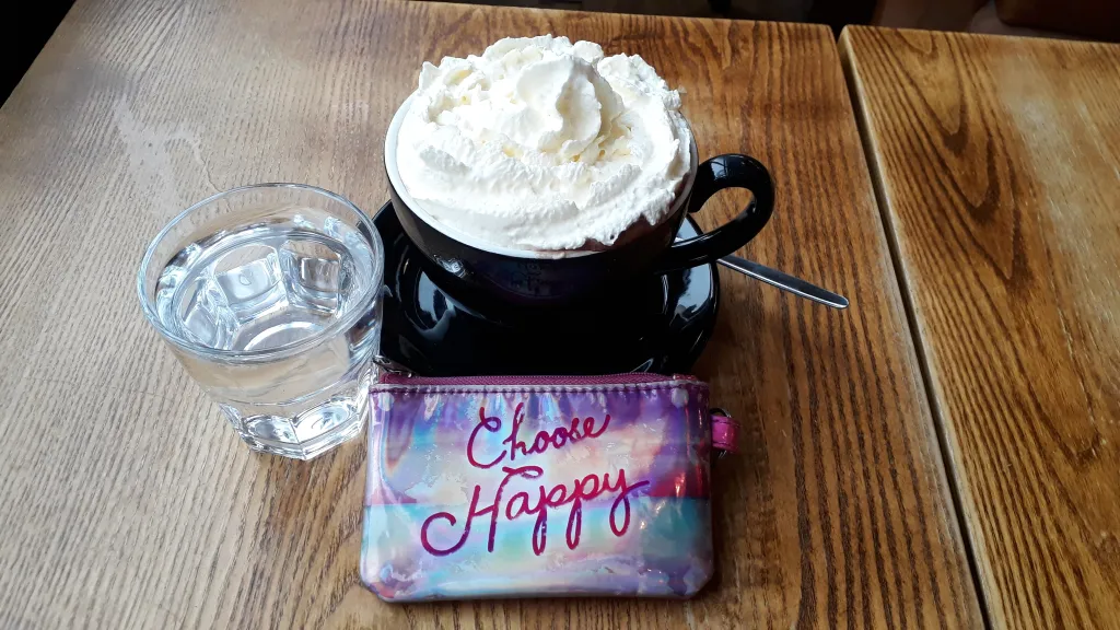 Cup of hot chocolate with purse saying Choose Happy